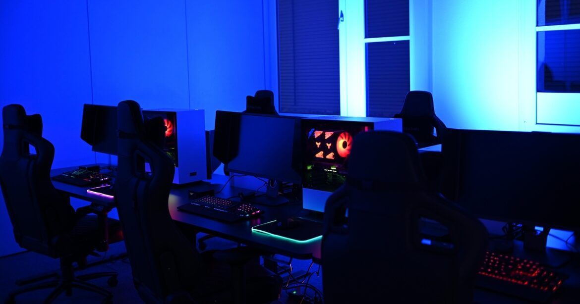 Computer Screen, gaming chairs, glow